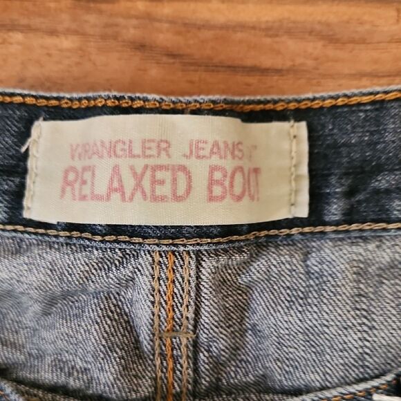 Wrangler Blue Relaxed Jeans with Classic Denim Look 38×32 - Picture 2 of 6